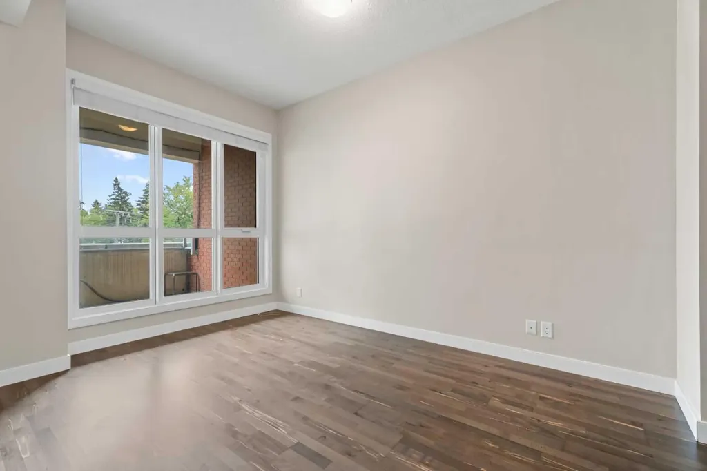 1110 3 Avenue NW Calgary AB T2N 4J3