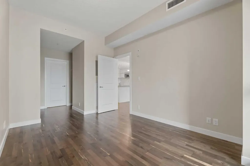 1110 3 Avenue NW Calgary AB T2N 4J3