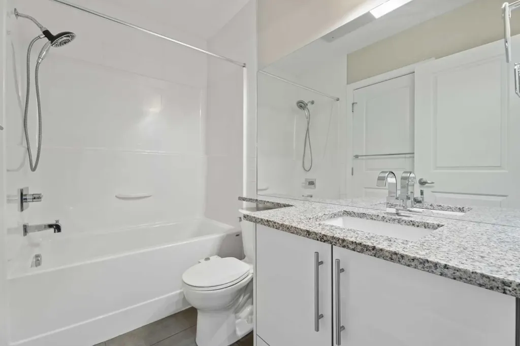 1110 3 Avenue NW Calgary AB T2N 4J3