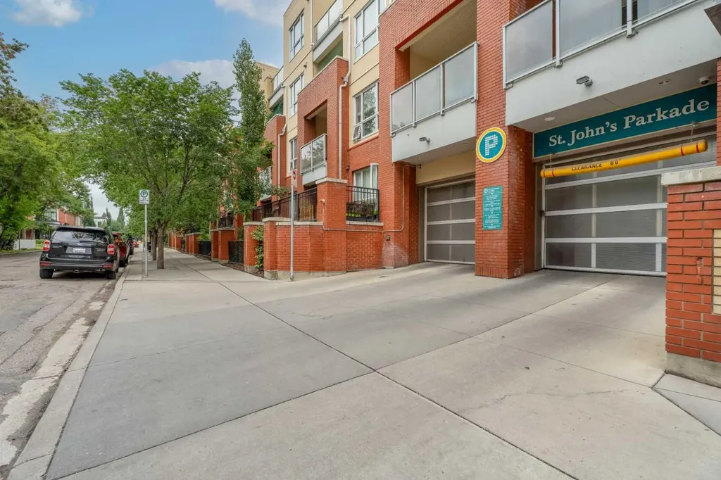 1110 3 Avenue NW Calgary AB T2N 4J3