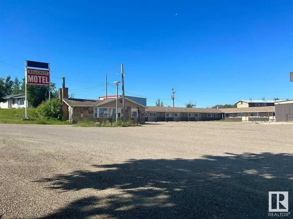 504 & 506 Main Street Manning AB T0H 2M0