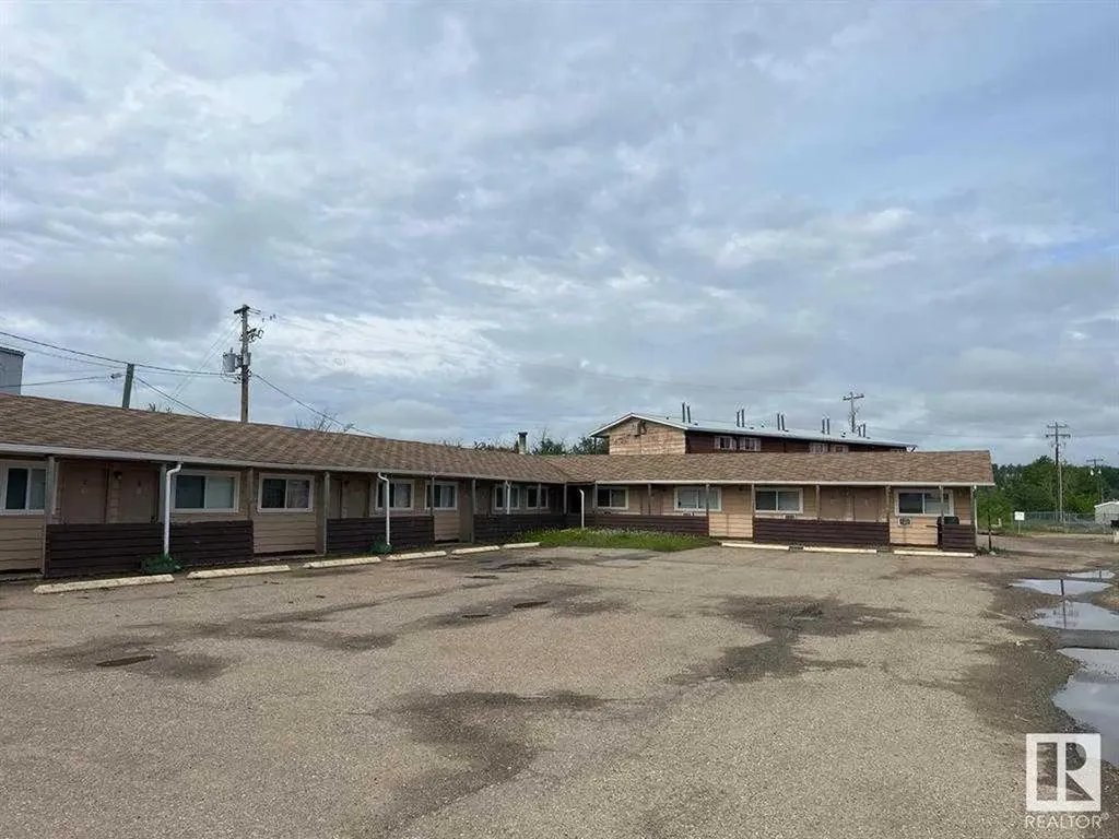 504 & 506 Main Street Manning AB T0H 2M0