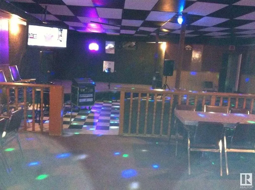 504 & 506 Main Street Manning AB T0H 2M0