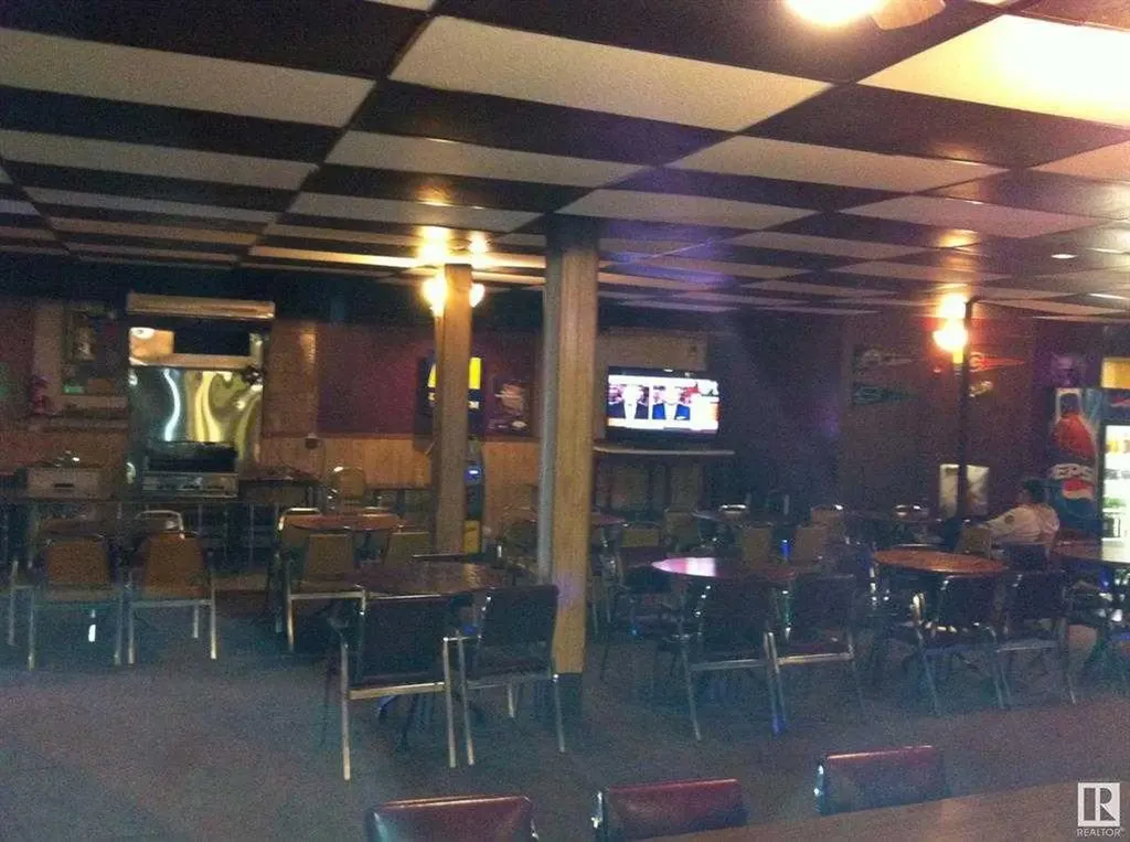 504 & 506 Main Street Manning AB T0H 2M0