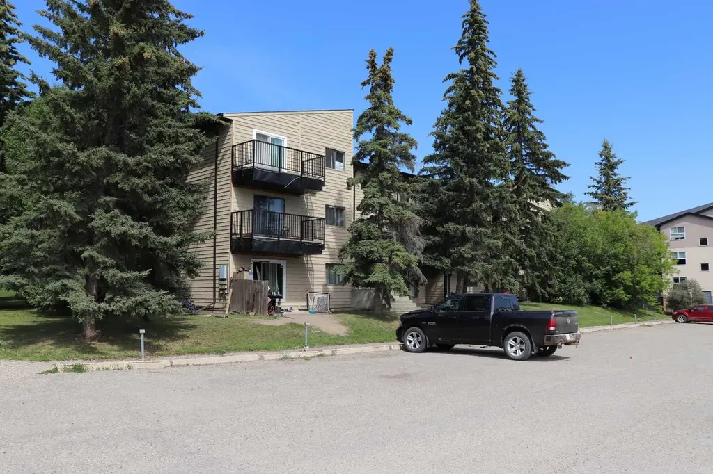 1221a Westhaven Drive Edson AB T7E 1P8