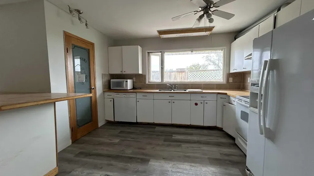 284009 Range Road 225 Rural Kneehill County AB T0M0L0
