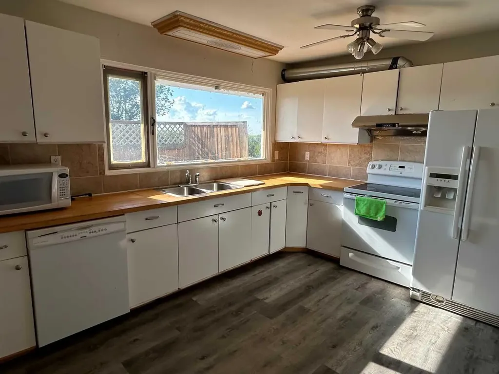 284009 Range Road 225 Rural Kneehill County AB T0M0L0