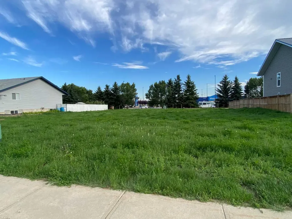 89 Upland Boulevard W Brooks AB T1R 0R1