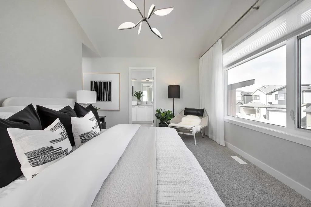 51 Heartwood Villas SE Calgary AB T3S 0R6