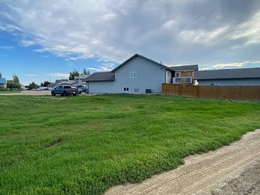 79 Upland Manor W Brooks AB T1R 1P9