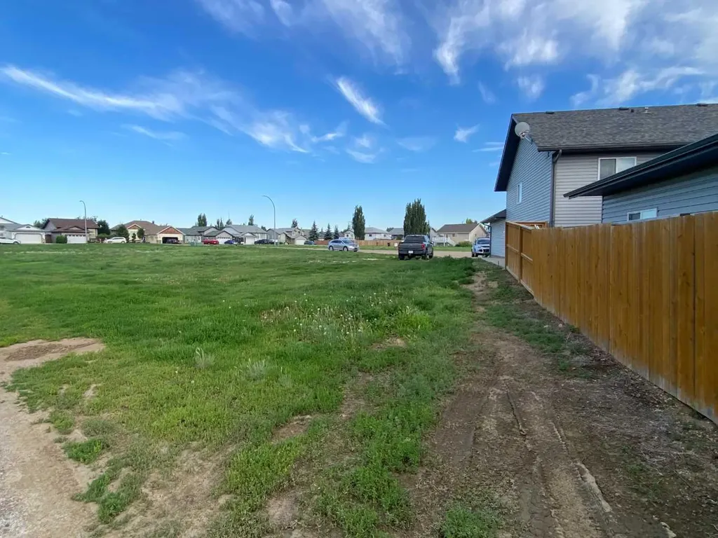 79 Upland Manor W Brooks AB T1R 1P9
