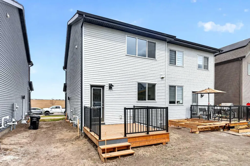 7055 Rangeview Avenue SE Calgary AB T3S 0R1