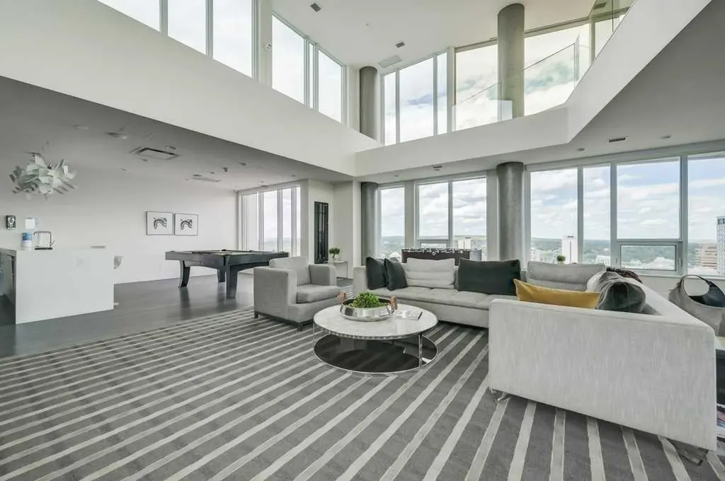 901 10 Avenue SW Calgary AB T2R 0B5