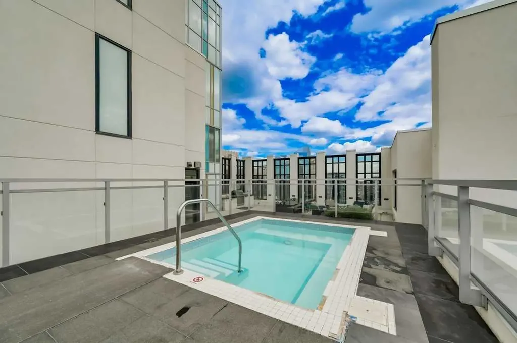 901 10 Avenue SW Calgary AB T2R 0B5