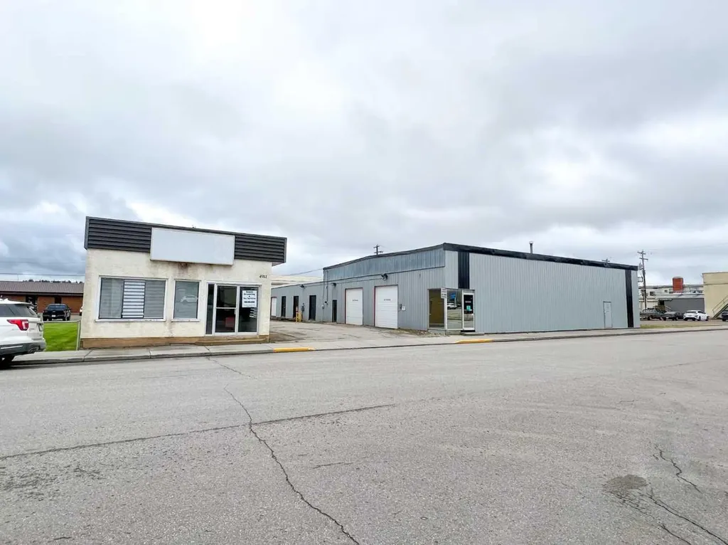 4915 3 Avenue Edson AB T7E 1E6