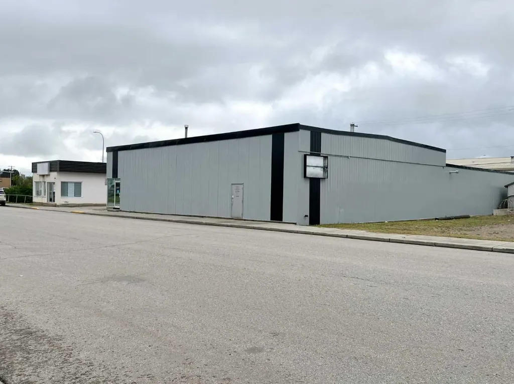 4915 3 Avenue Edson AB T7E 1E6