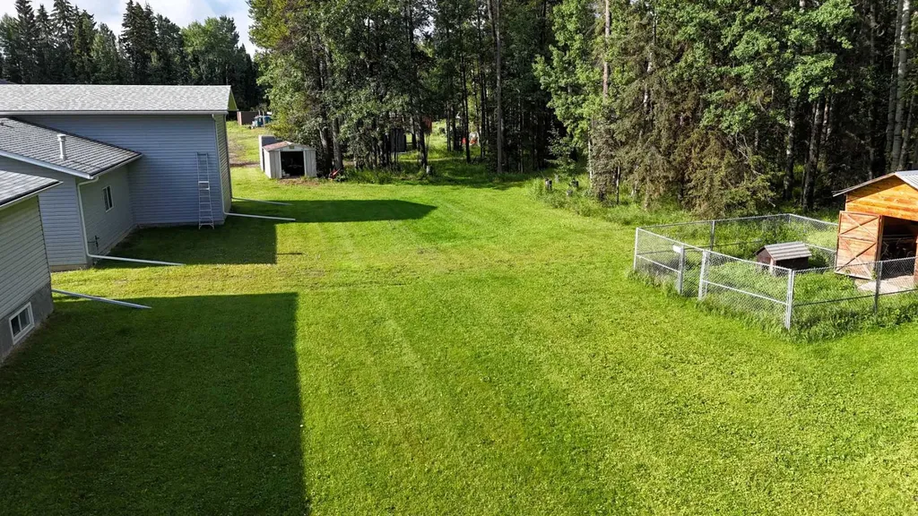 710 54 Street S Edson AB T7E 1V1