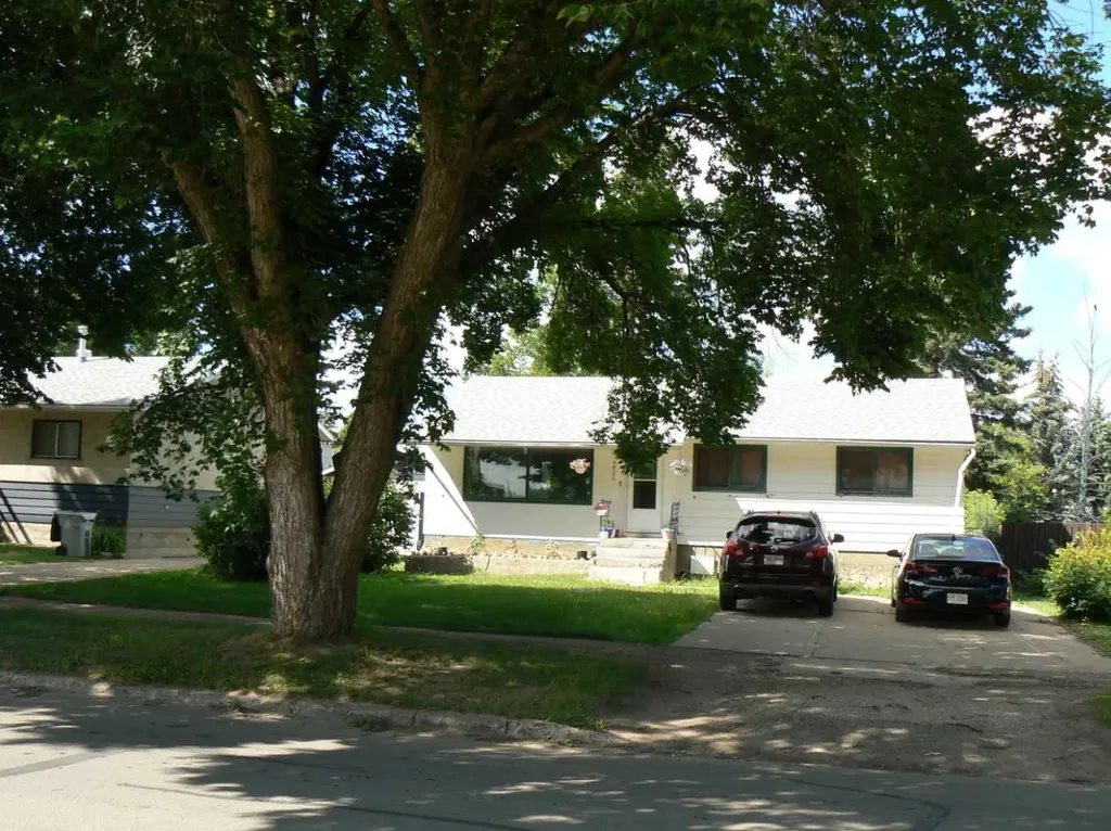 4836 55 Avenue High Prairie AB T0G 1E0