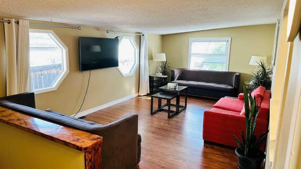 27 Penworth Place SE Calgary AB T2A 4G4