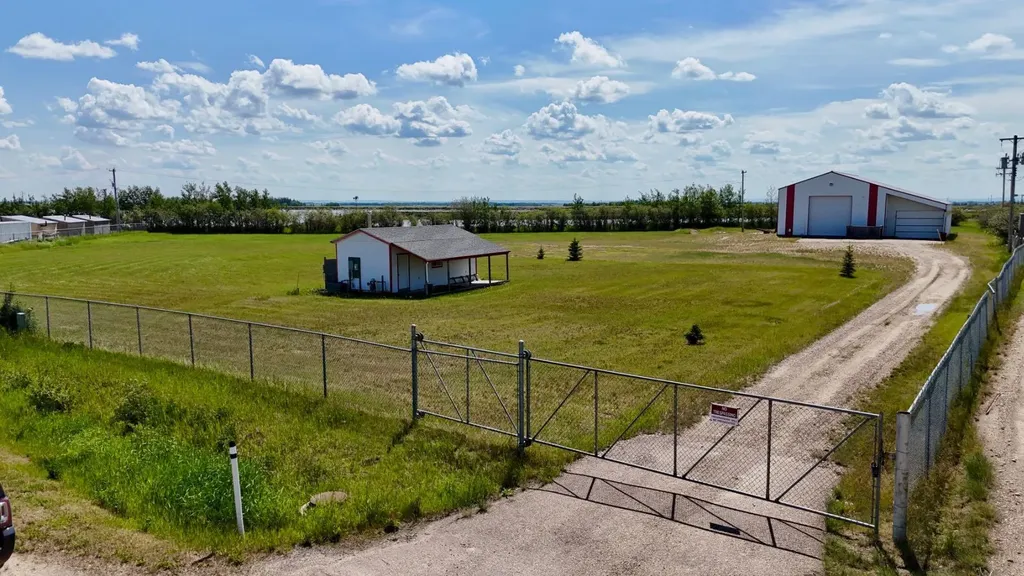 10933 90 Avenue Fairview AB T0H 1L0