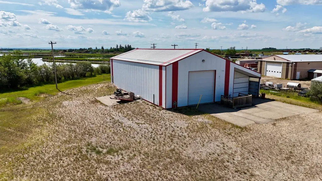 10933 90 Avenue Fairview AB T0H 1L0