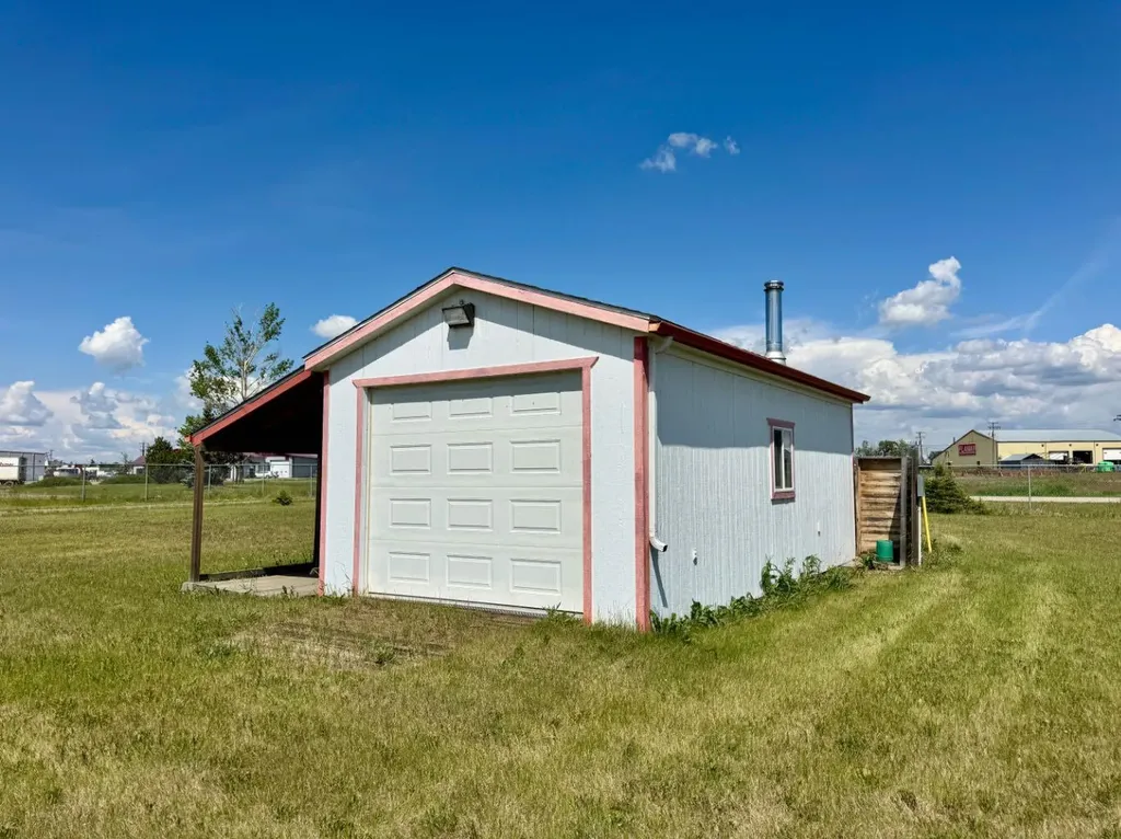 10933 90 Avenue Fairview AB T0H 1L0