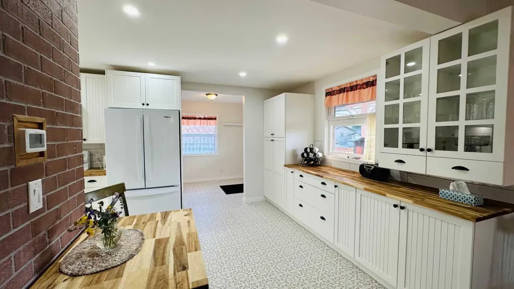 1507 2 Avenue NW Drumheller AB T0J 0Y1