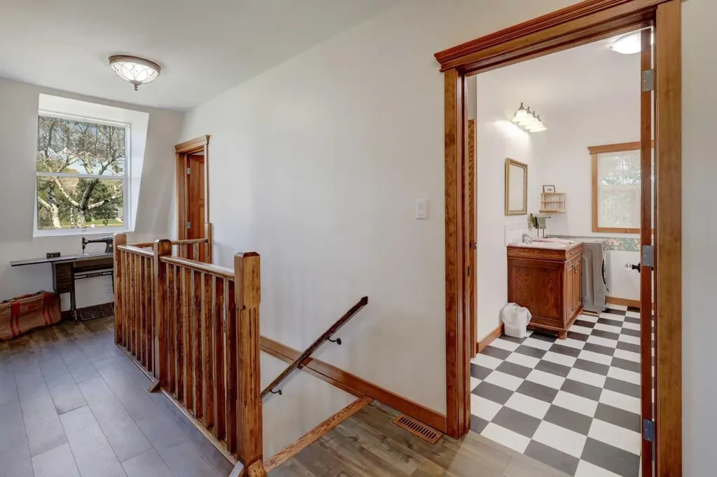 1507 2 Avenue NW Drumheller AB T0J 0Y1