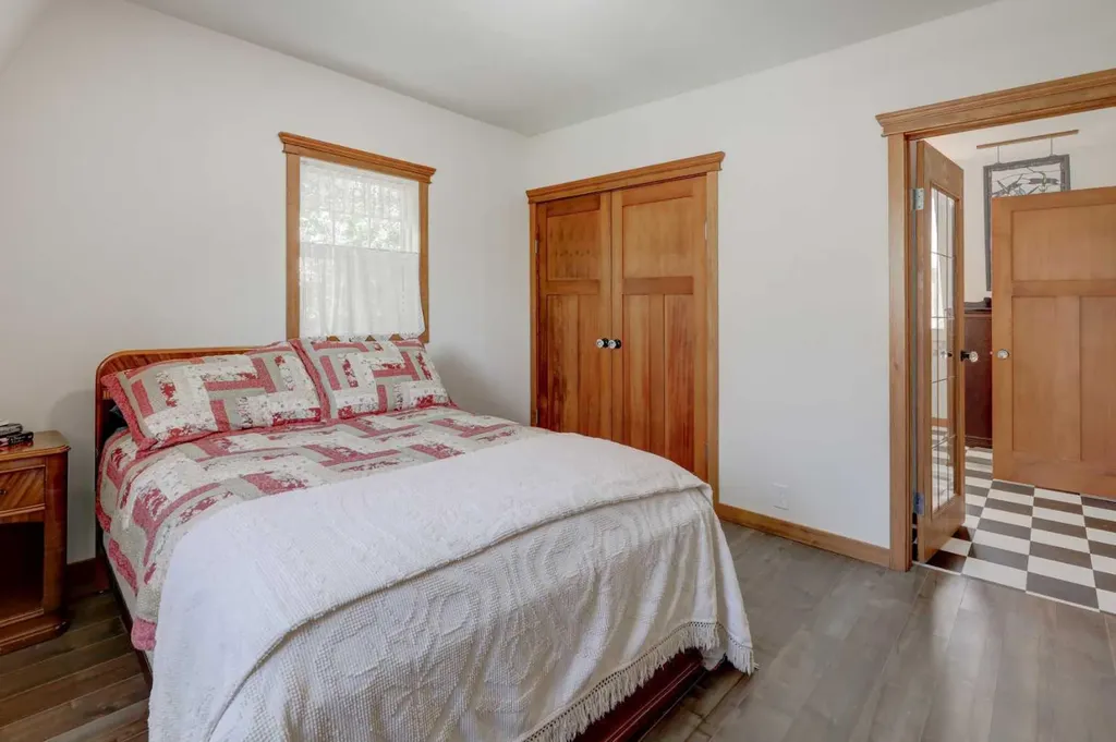 1507 2 Avenue NW Drumheller AB T0J 0Y1
