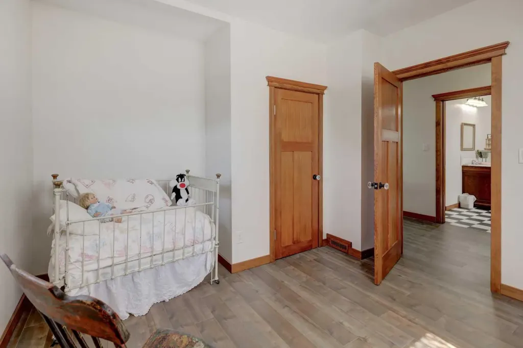 1507 2 Avenue NW Drumheller AB T0J 0Y1
