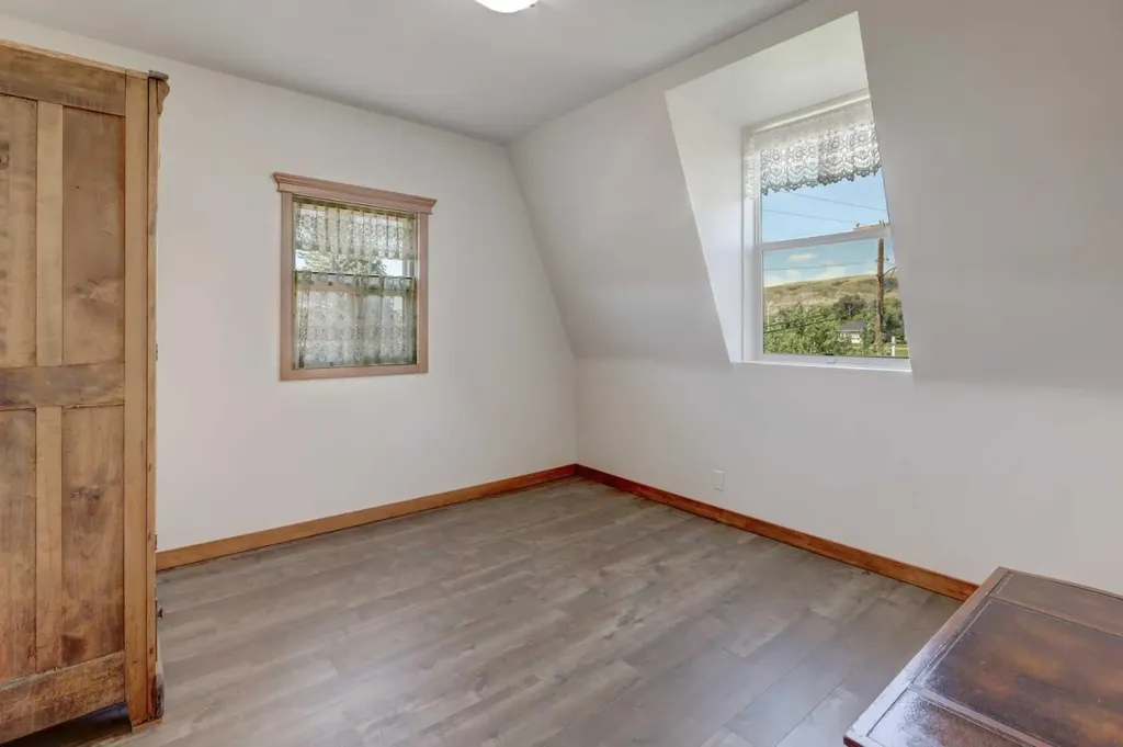 1507 2 Avenue NW Drumheller AB T0J 0Y1
