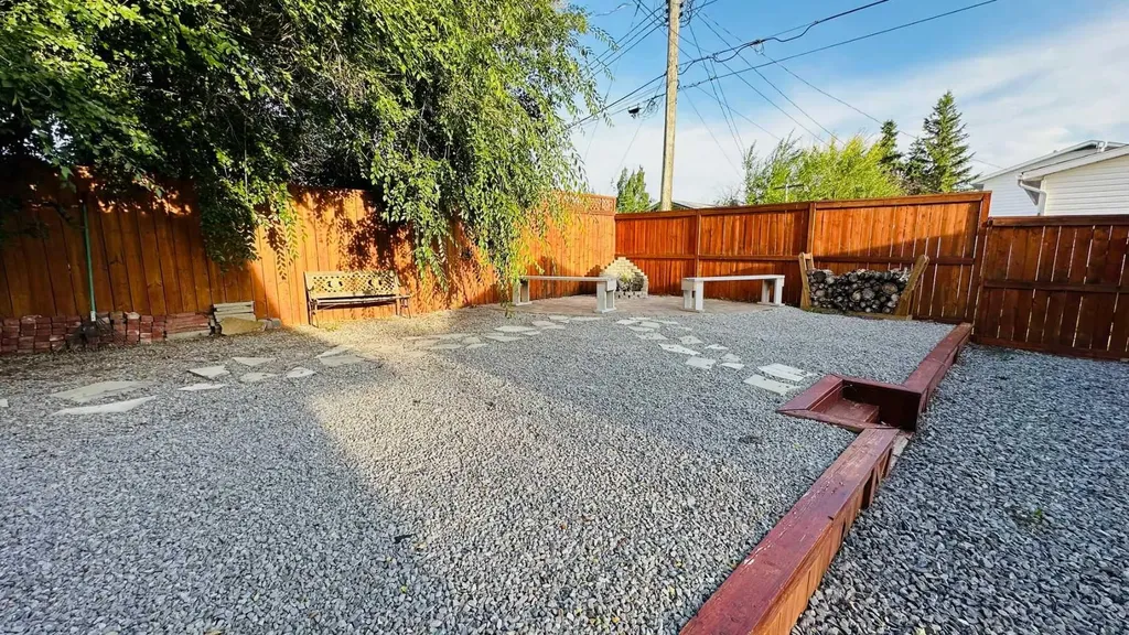 1507 2 Avenue NW Drumheller AB T0J 0Y1