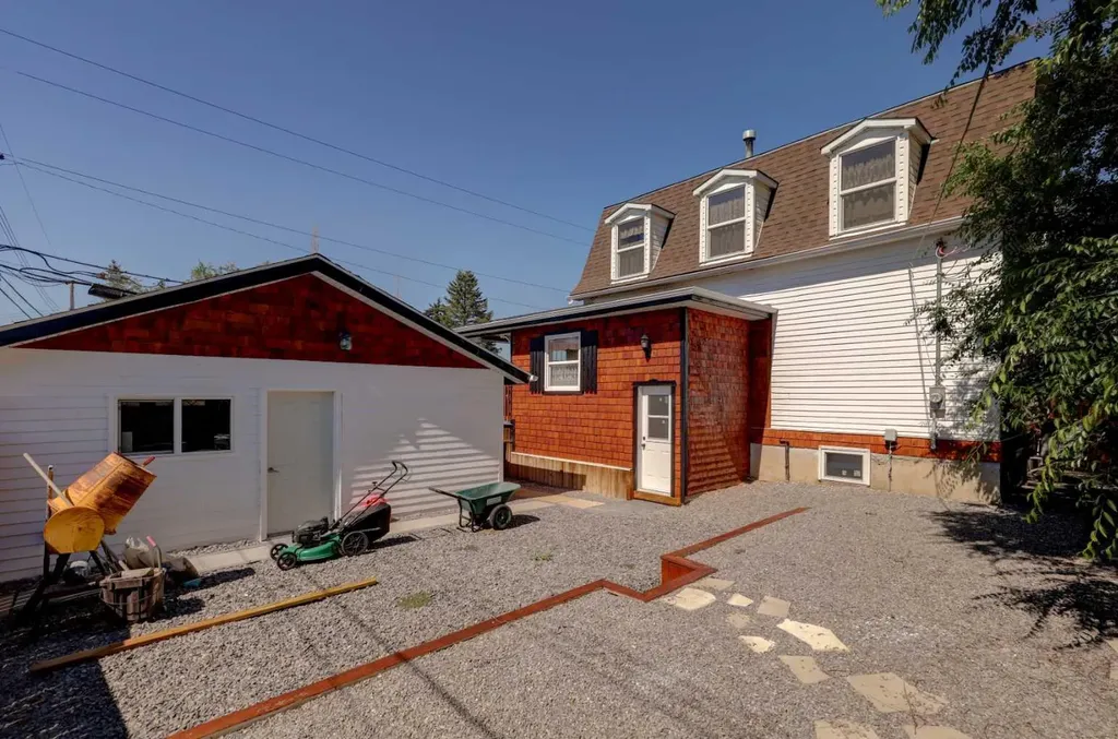 1507 2 Avenue NW Drumheller AB T0J 0Y1