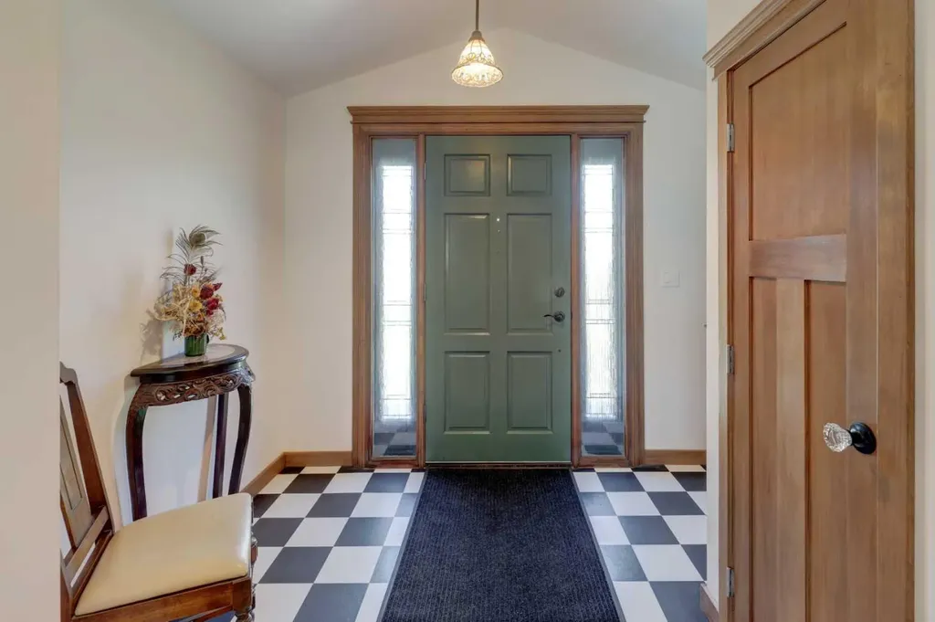 1507 2 Avenue NW Drumheller AB T0J 0Y1