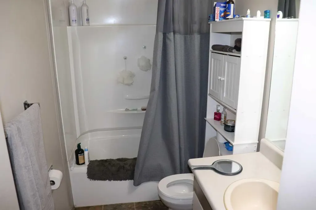 5437 10 Avenue Edson AB T7E 1K2