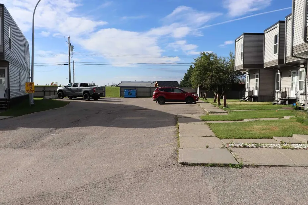 5437 10 Avenue Edson AB T7E 1K2