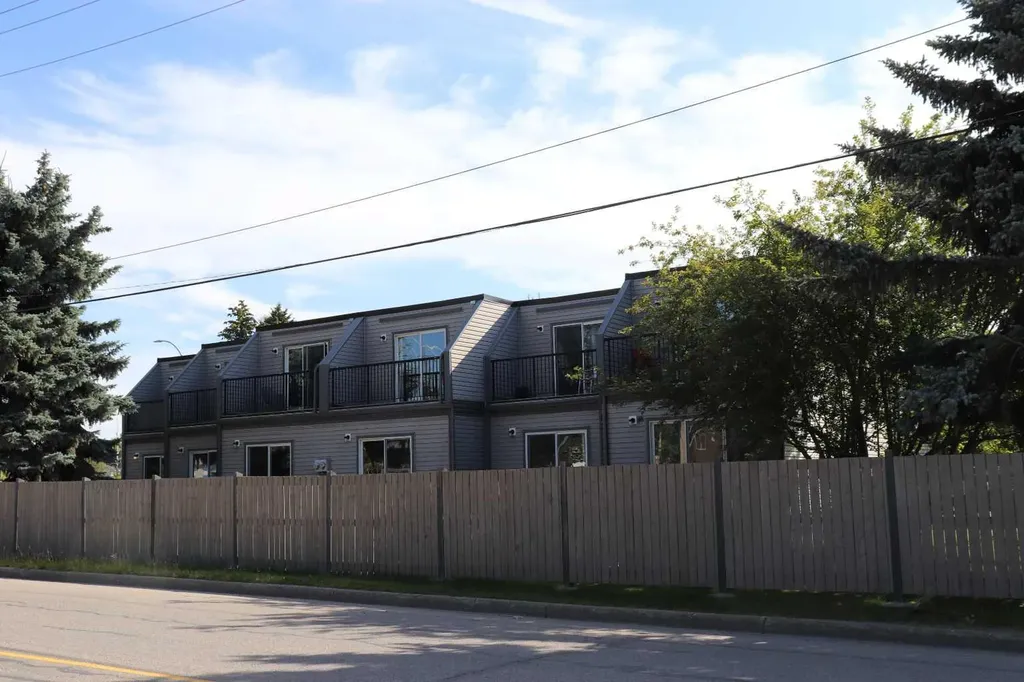 5437 10 Avenue Edson AB T7E 1K2