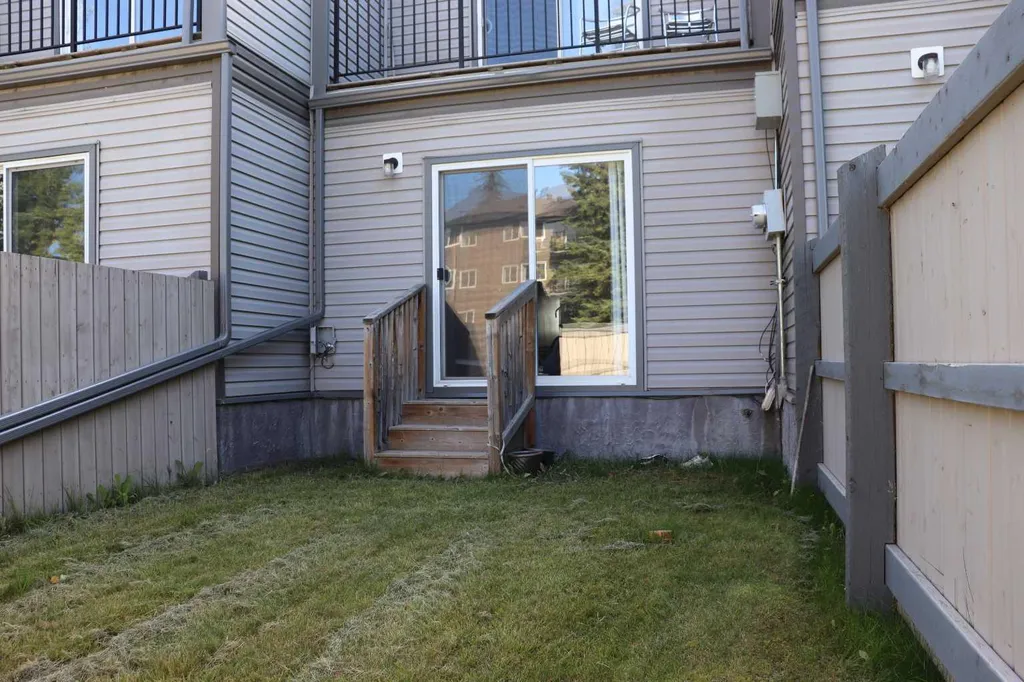 5437 10 Avenue Edson AB T7E 1K2