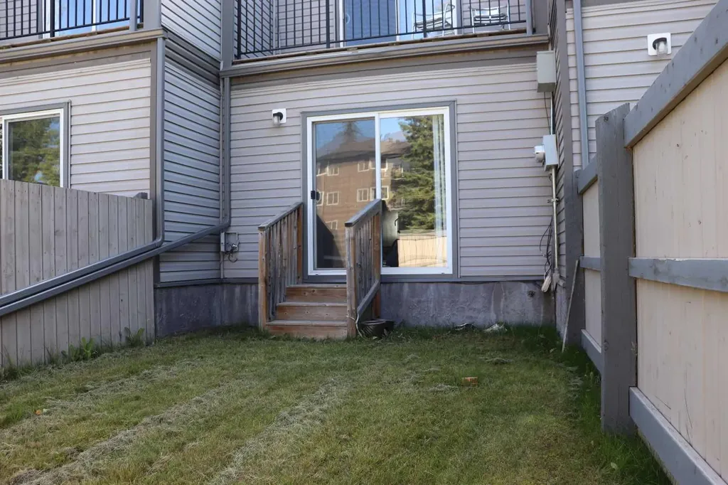 5437 10 Avenue Edson AB T7E 1K2