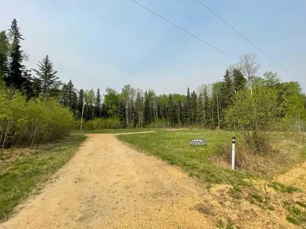 851 Wolf Trail Sandy Lake AB T0G 2K0