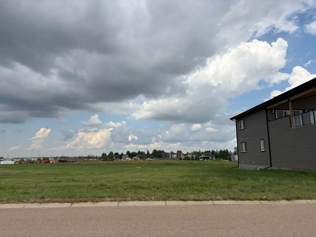 33 Kingfisher Estates E Lake Newell Resort AB T1R0X5