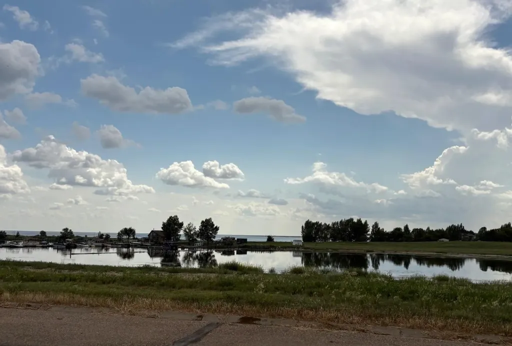 33 Kingfisher Estates E Lake Newell Resort AB T1R0X5