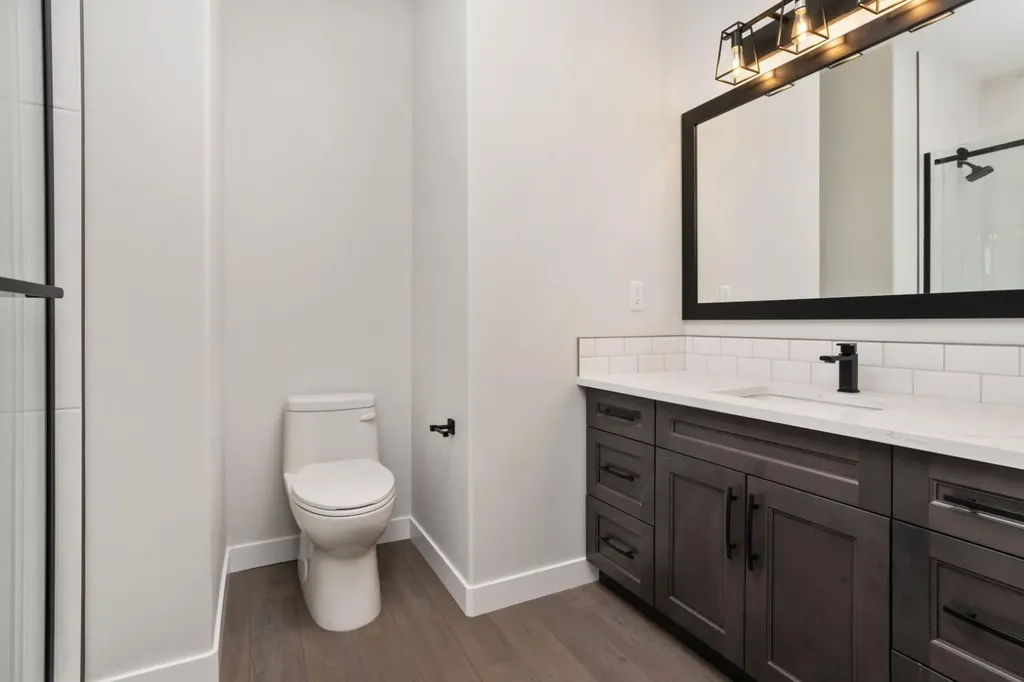 6322 26 Avenue Camrose AB T4V5J6