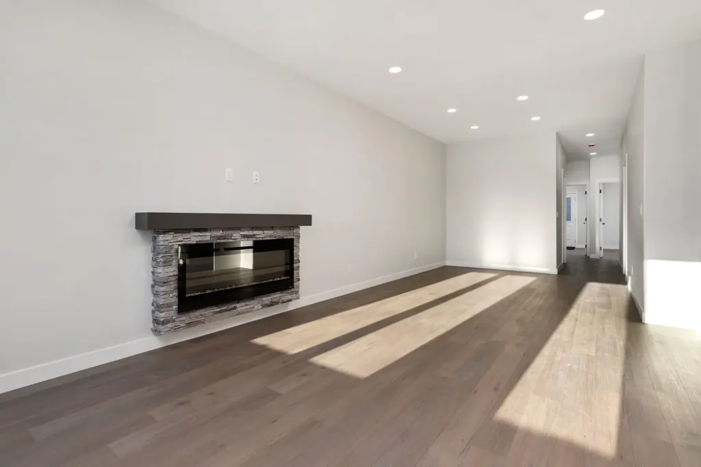 6322 26 Avenue Camrose AB T4V5J6