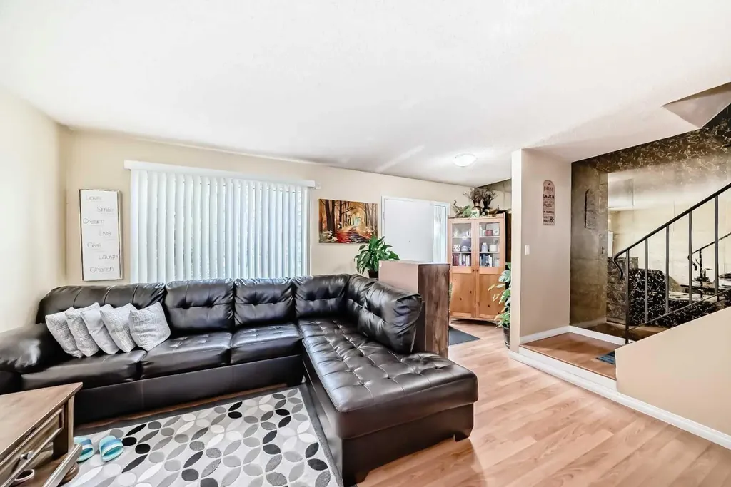 609 40 Street NE Calgary AB T2A 6S1