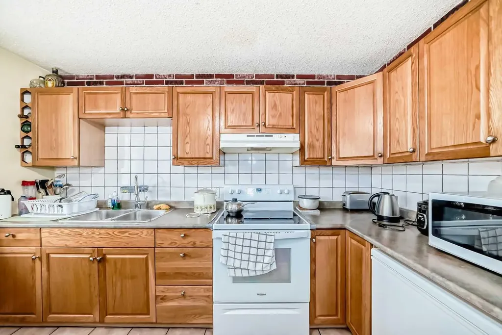 609 40 Street NE Calgary AB T2A 6S1