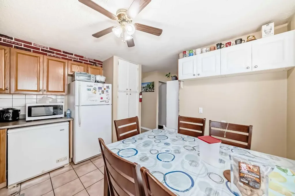 609 40 Street NE Calgary AB T2A 6S1