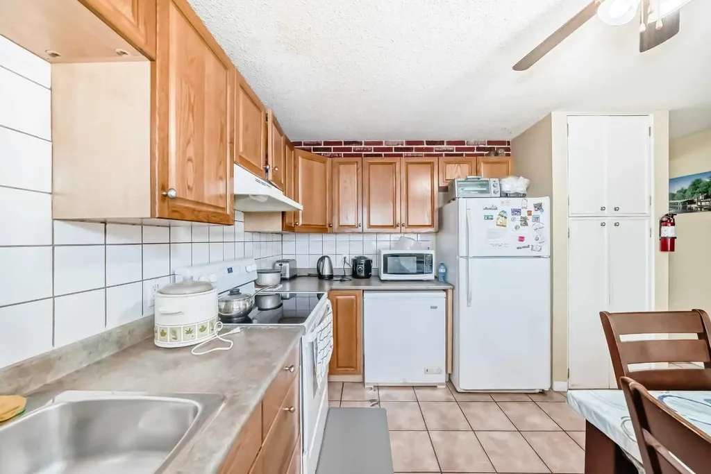 609 40 Street NE Calgary AB T2A 6S1