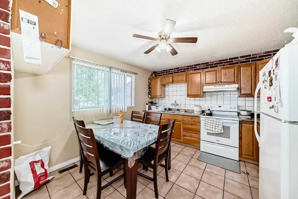 609 40 Street NE Calgary AB T2A 6S1