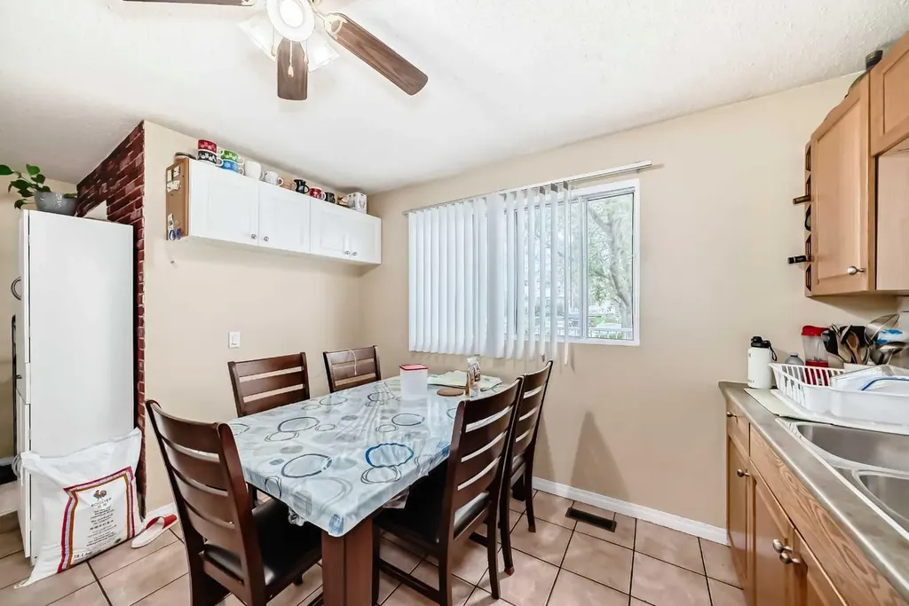609 40 Street NE Calgary AB T2A 6S1